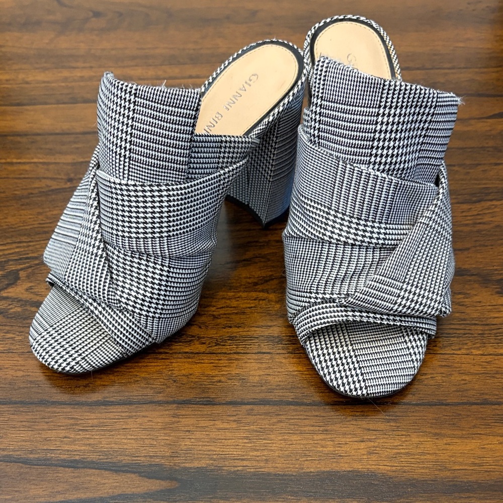Gianni Bini Women's Black and White Heels